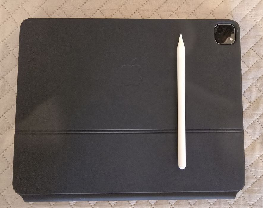 Ipad Pro 12.9  4-th(2020) 128 Gb Wi-Fi cu Magic Keybord + Husă + Pen