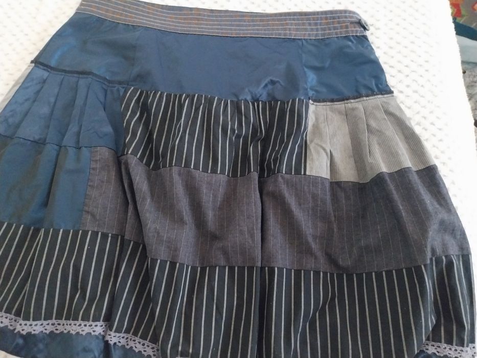 Fusta"Desigual" eleganta .