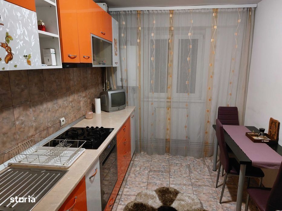 De vânzare apartament 3 camere decomandat et intermediar