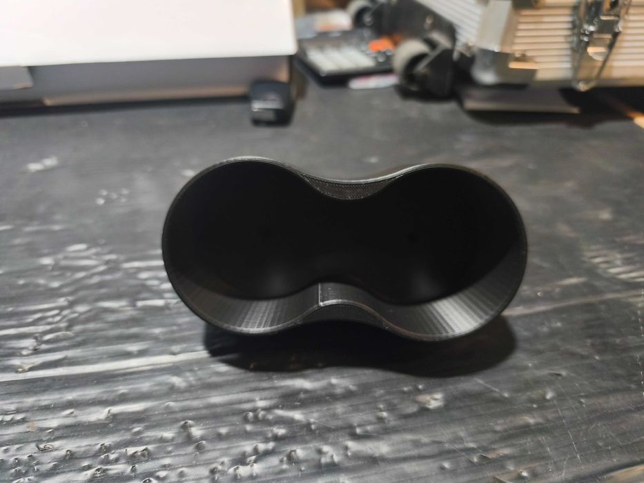 Продавам двоен cup holder/поставка за две чаши за Ауди А3 / 97-2005