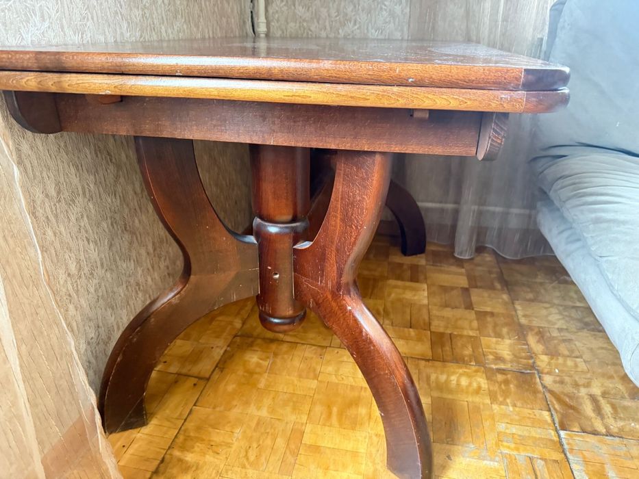 Квхонный стол деревянный массив