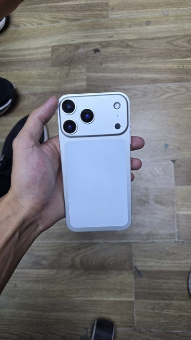 Iphone 11 17 нің корпусінде