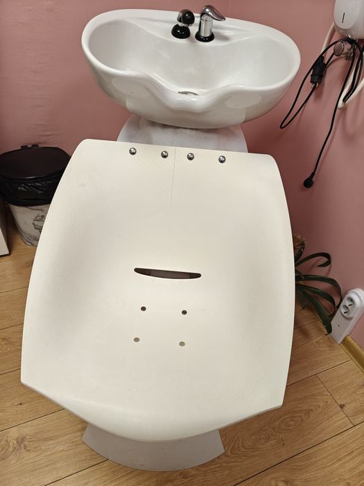 Измивна колона и фризьорски стол