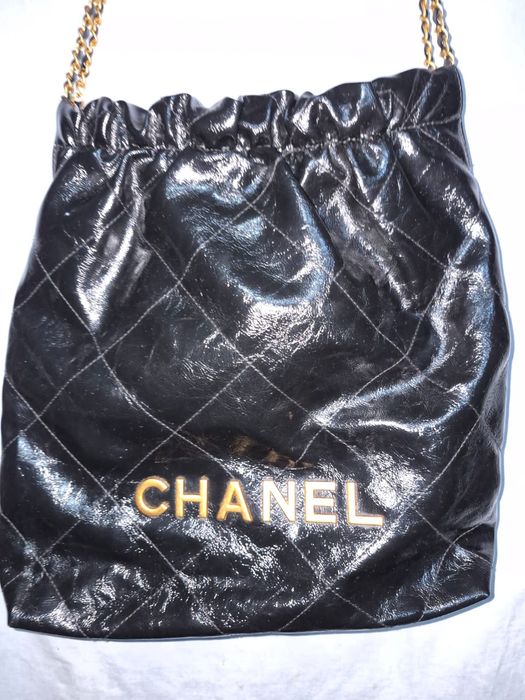 Chanel geanta din piele lacuita