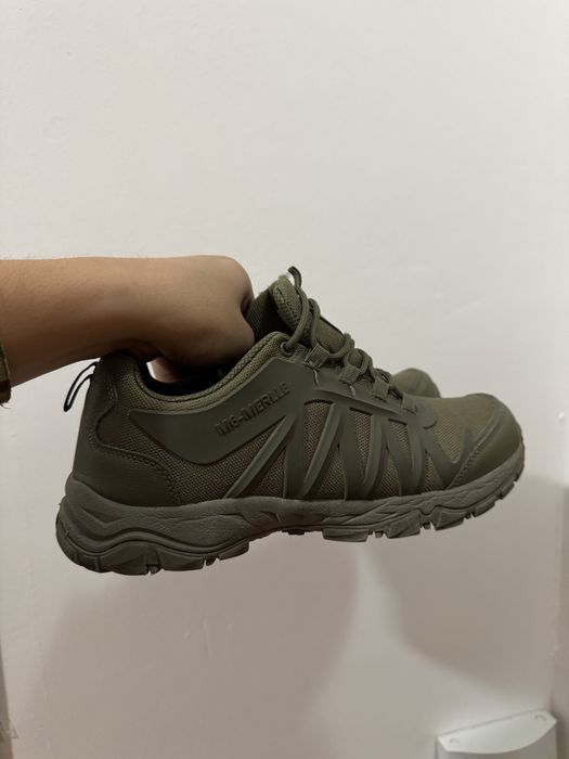 Продам кроссовки тактические