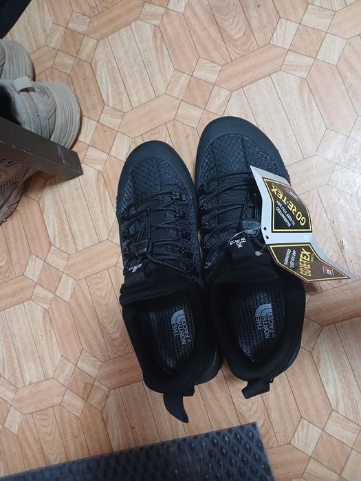 Продам новые кросовки