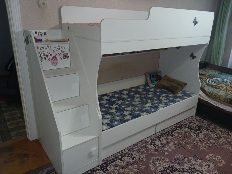 Продам двухярусную кровать