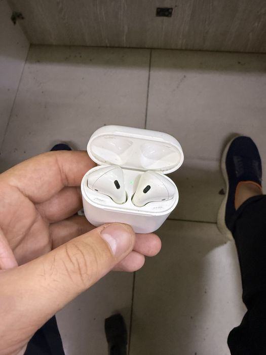 airpods original 100%