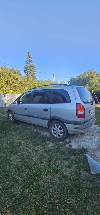 Vând opel zafira A.
