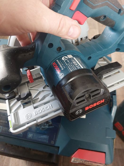 Vand Circular Bosch 18 v funcționează pe sina folosit o singură data