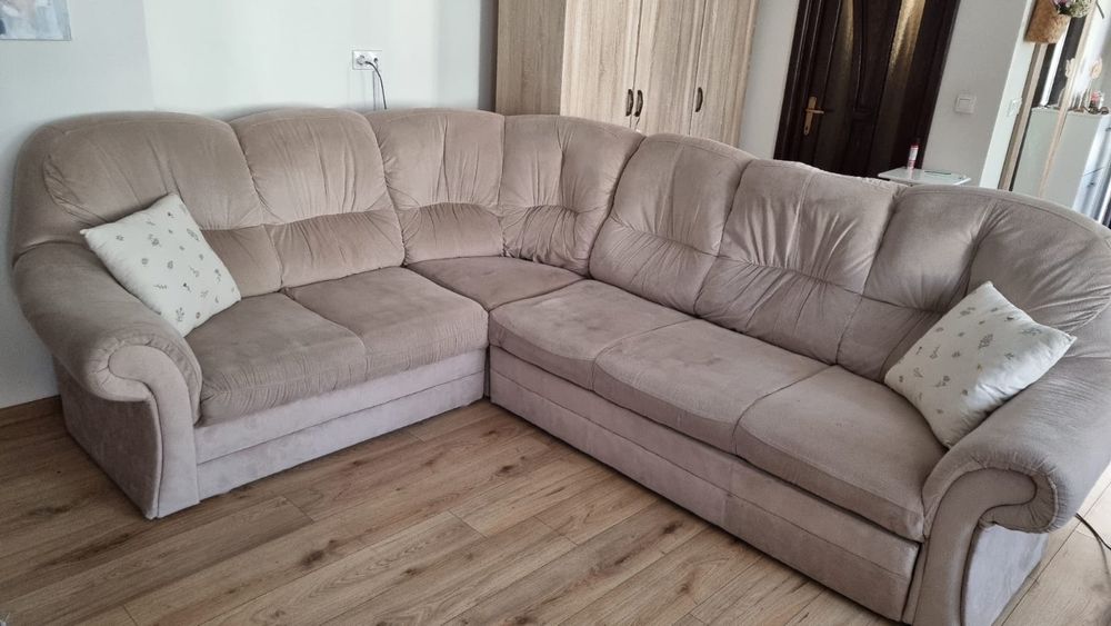 Canapea extensibila din catifea