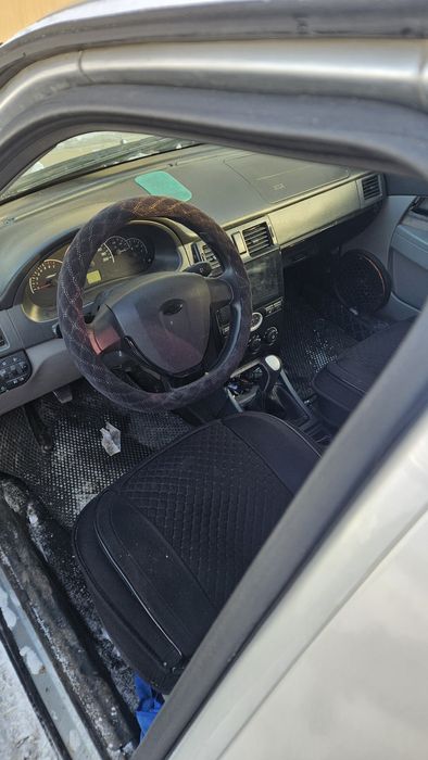 Приора хачбек продам