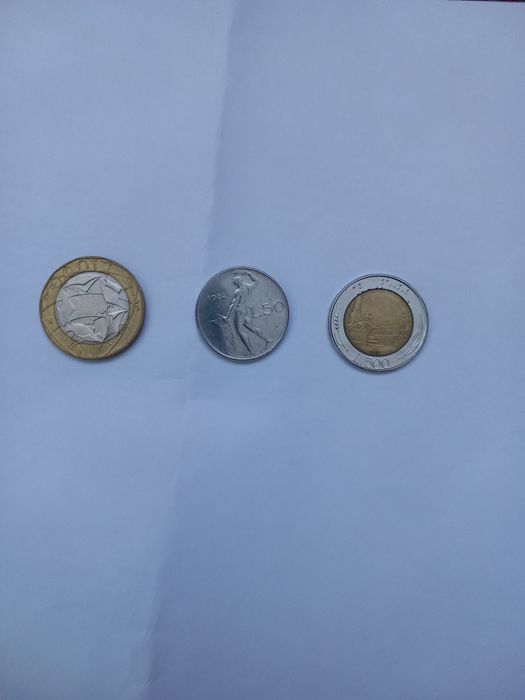 Vand 3 monede marca italiana,anii 1982,1983.