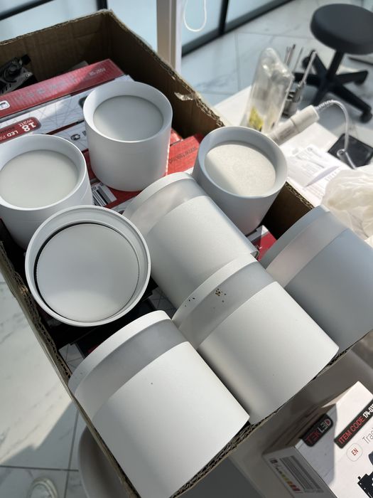 Продам споты потолочные трекереые