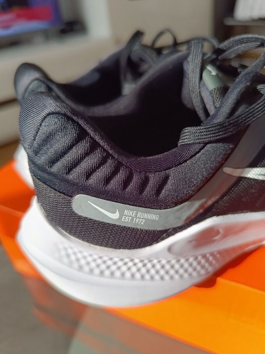 Nike Running EST 1972