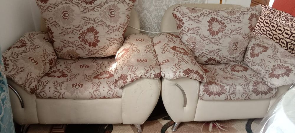 Уголок с креслами