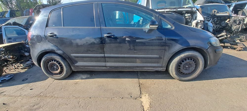 Dezmembrez Volkswagen Golf 5 Plus 2005