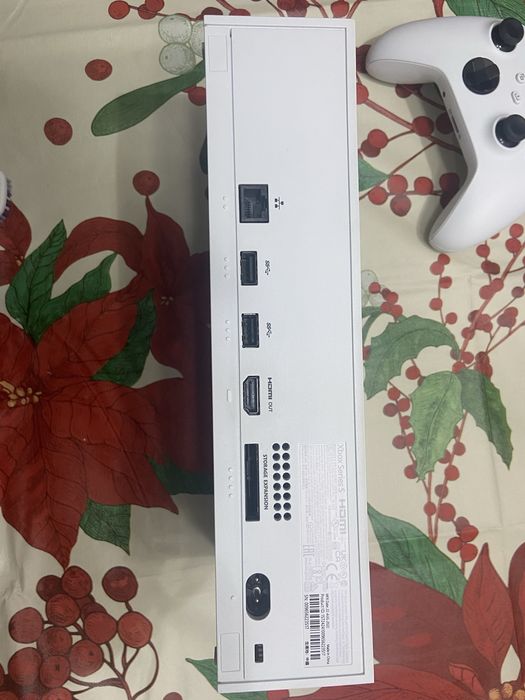 Xbox Series s stare foarte bună,pachet cu 3 jocuri incluse