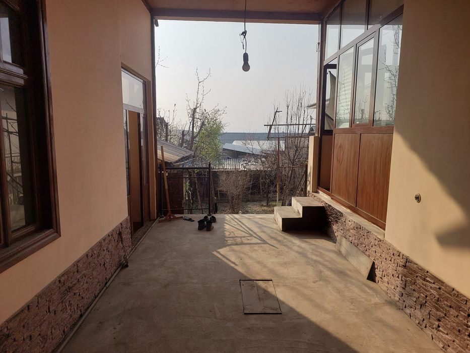 Ховли уй сотилади. Бустон дахасида