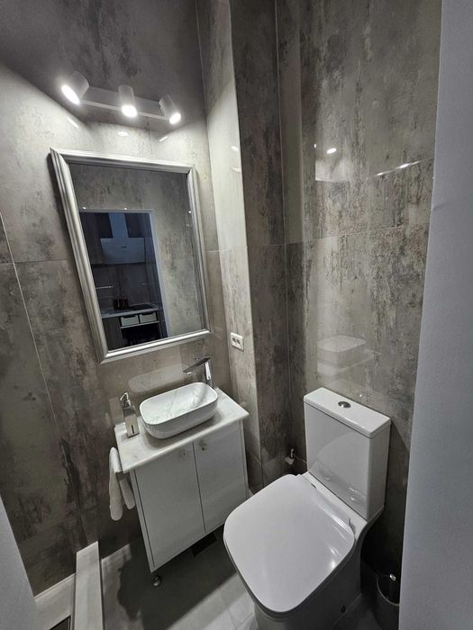 Închiriez garsoniera