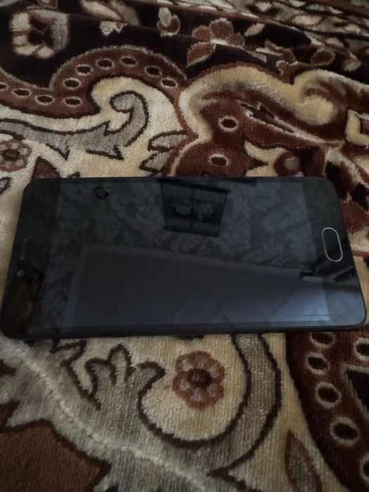 Продам нерабочий телефон