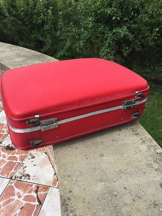 Vand geamantan f deosebit rosu