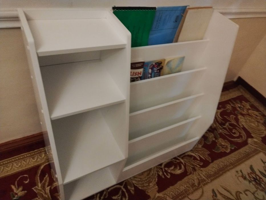 Стеллаж для книг и игрушек детей