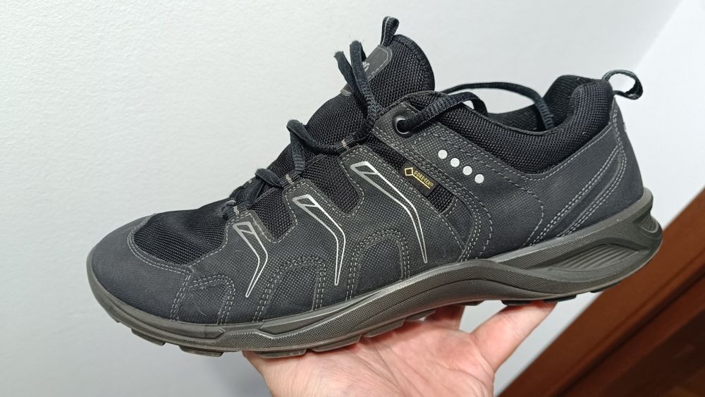 Ecco goretex 45 preț 180 ron