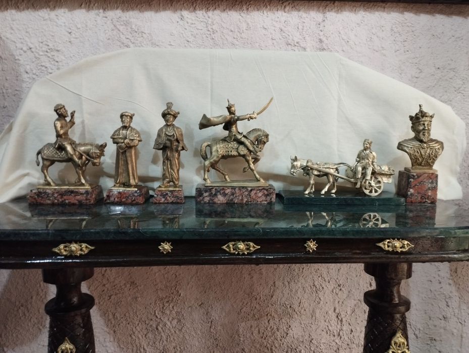 Статуэтки сувенир бронза