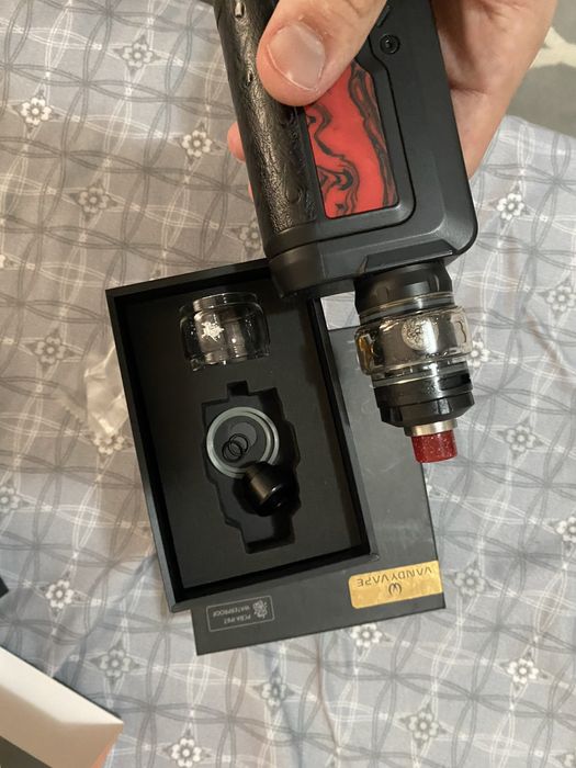 Vand vape kit tank si aparat