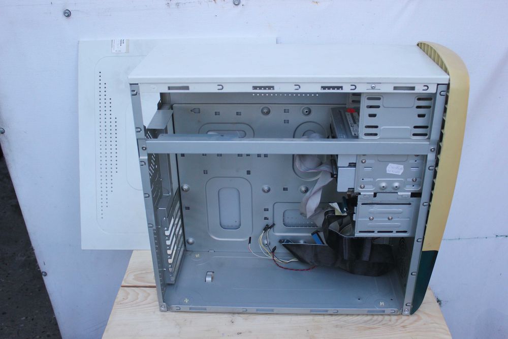 Carcasa alba retro PC Ultra-Pro