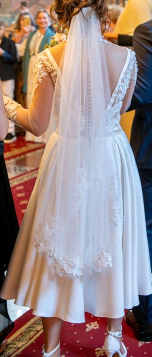 Rochie de mireasă ivoire, lungime midi, cu broderie și aplicații fine