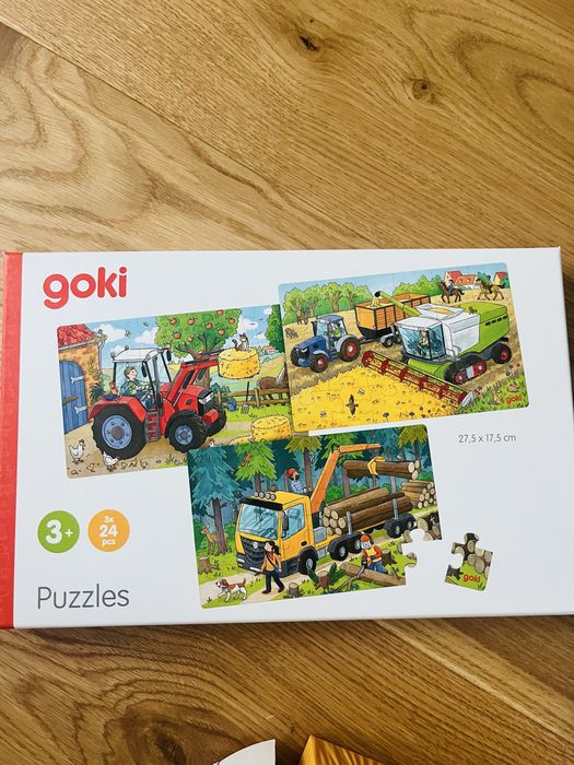 Лот играчки за дете