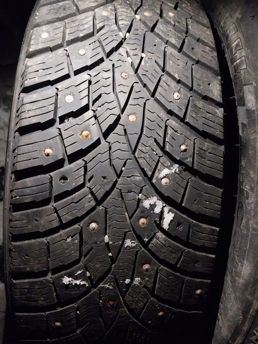 2 шины Triangle 215 60 R16. Без торга.