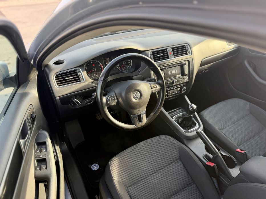 VOLKSWAGEN Jetta 2012 — imagine 5