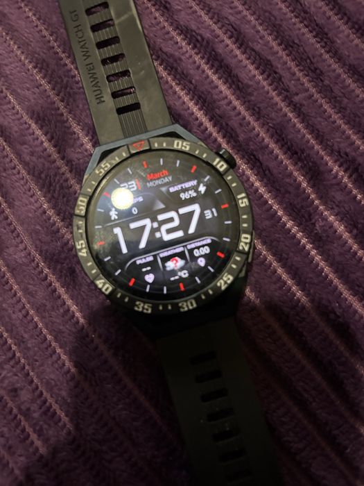 iPhone 11 Pro, iPhone SE (2020) и Huawei Watch GT 3SE