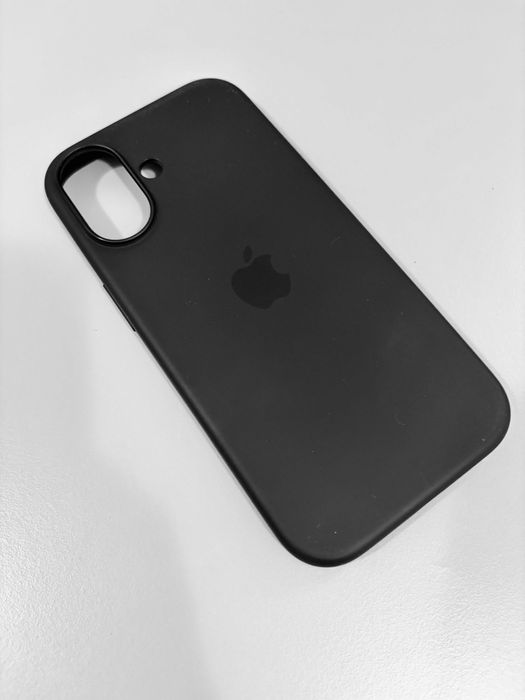 Husa Apple Iphone 17 originala neagra MagSafe nefolosit