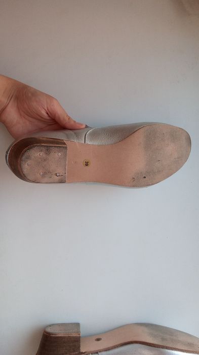 Серебряные туфли для танцев.