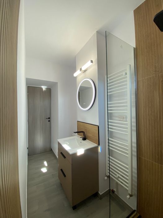 Apartament 3 camere- Câmpina,zonă centrală,renovat comple,et. 2/4