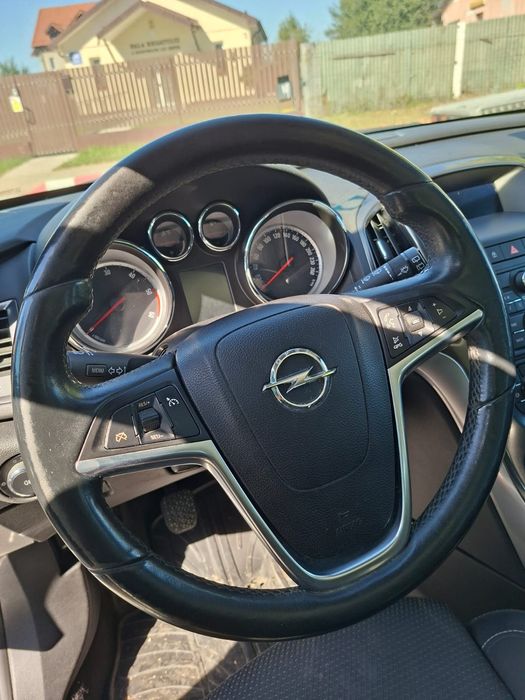 Opel Astra J sport Tourer -2011