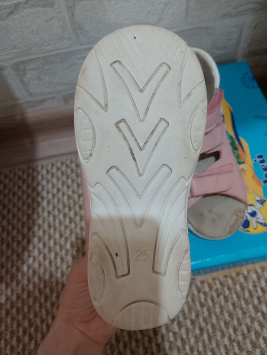 Продам ортопедические сандали для девочки