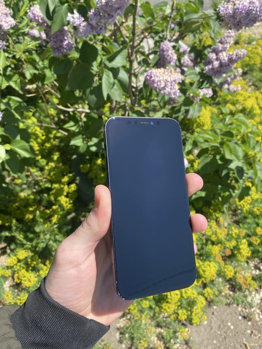 Продам Iphone 12 на 128 гб / 80 АКБ
