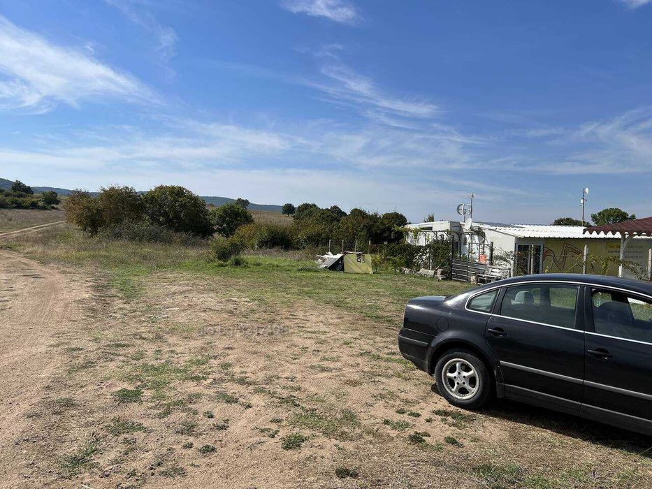 Земеделска земя във вилната зона на Черноморец