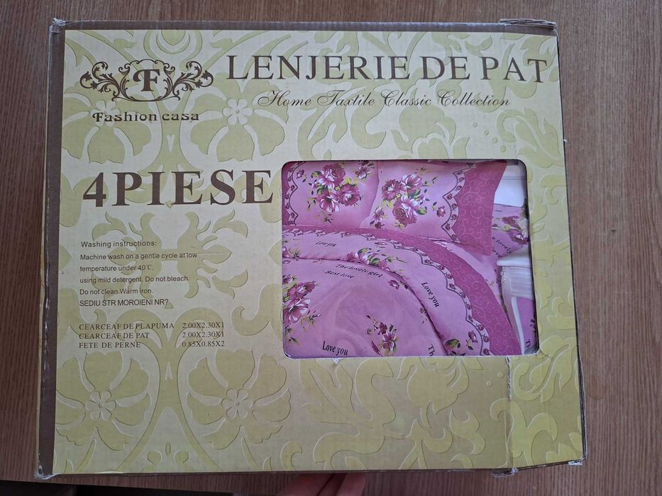Lenjerie de pat, 4 piese, culoare roz cu imprimeu