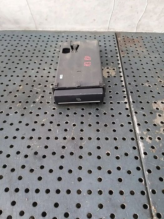 Sertar depozitare audi a3 8p 8p0941561