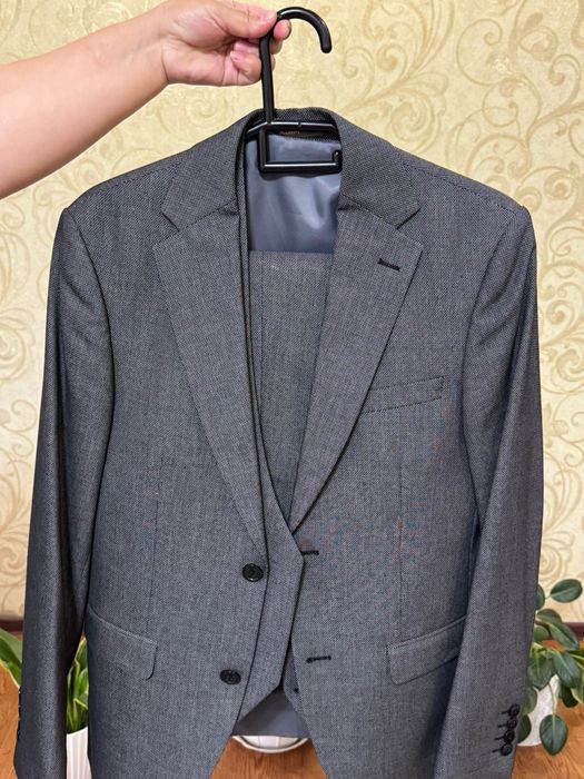 Продаётся мужской костюм