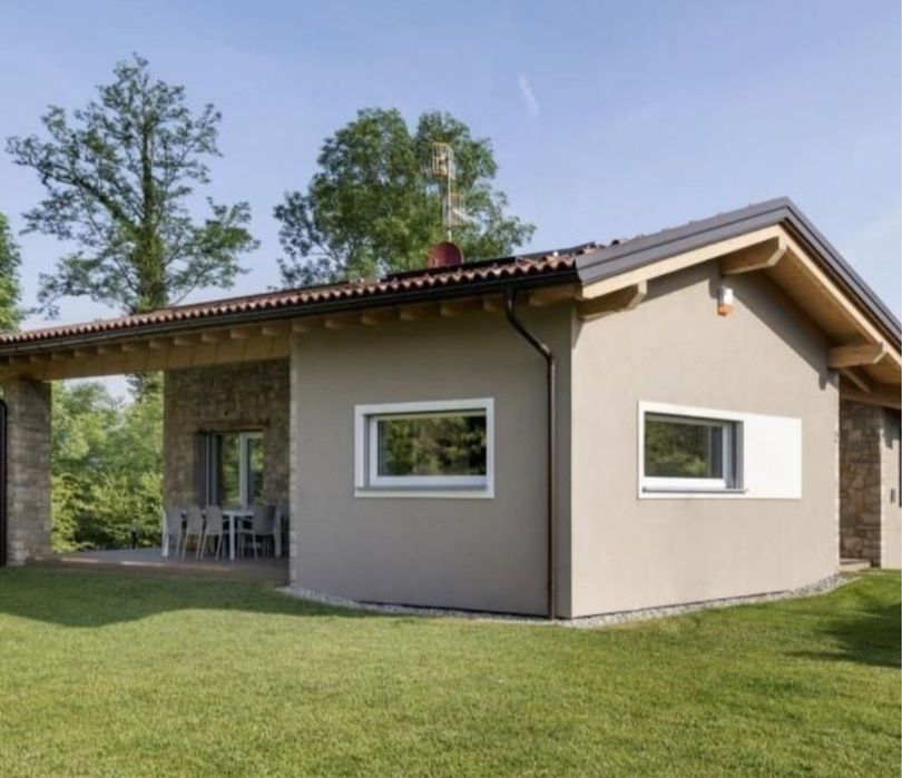 Vand casa pe structura metalica la cheie