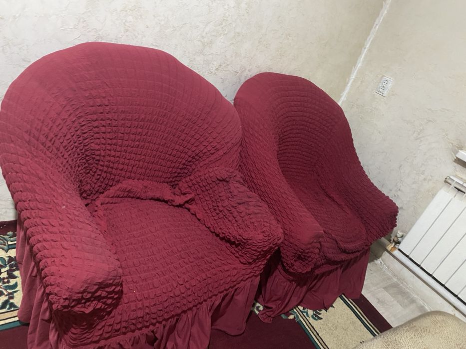 Диван с двумя креслами