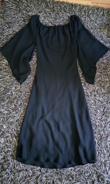 Rochie neagra cu maneci evazate