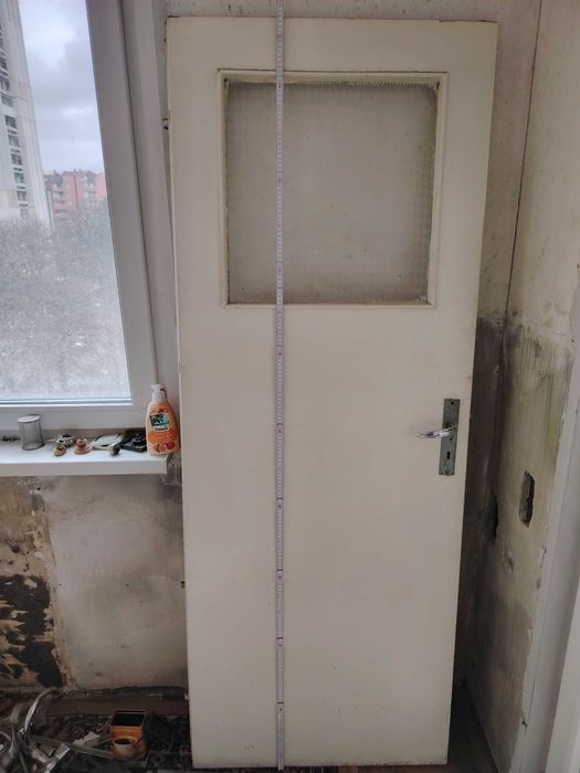 Врата за кухня с прозорец